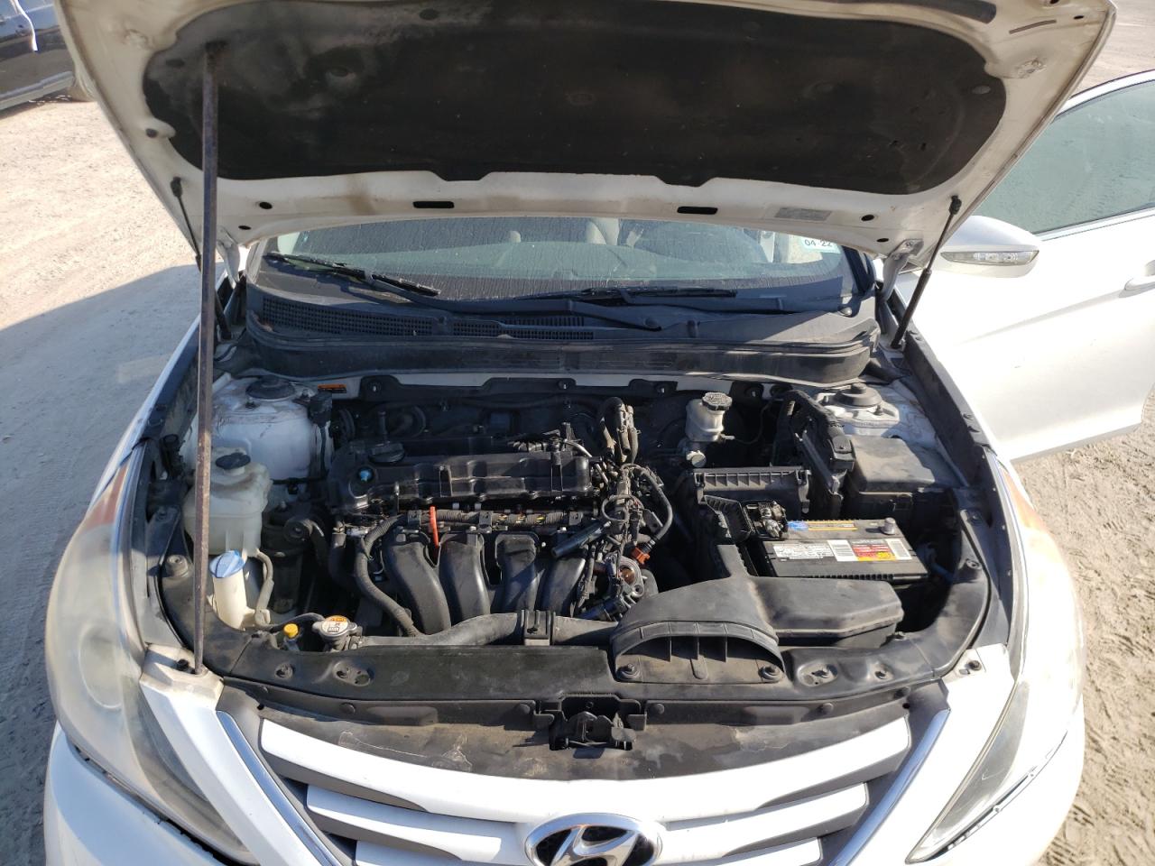 Photo 7 from auction – 2014 HYUNDAI SONATA GLS with VIN 5NPEB4AC4EH910180