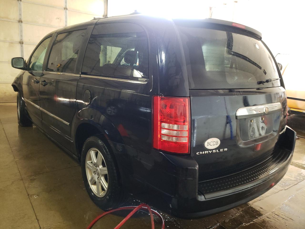 Photo 3 from auction – 2010 CHRYSLER TOWN & COU with VIN 2A4RR5D17AR351938