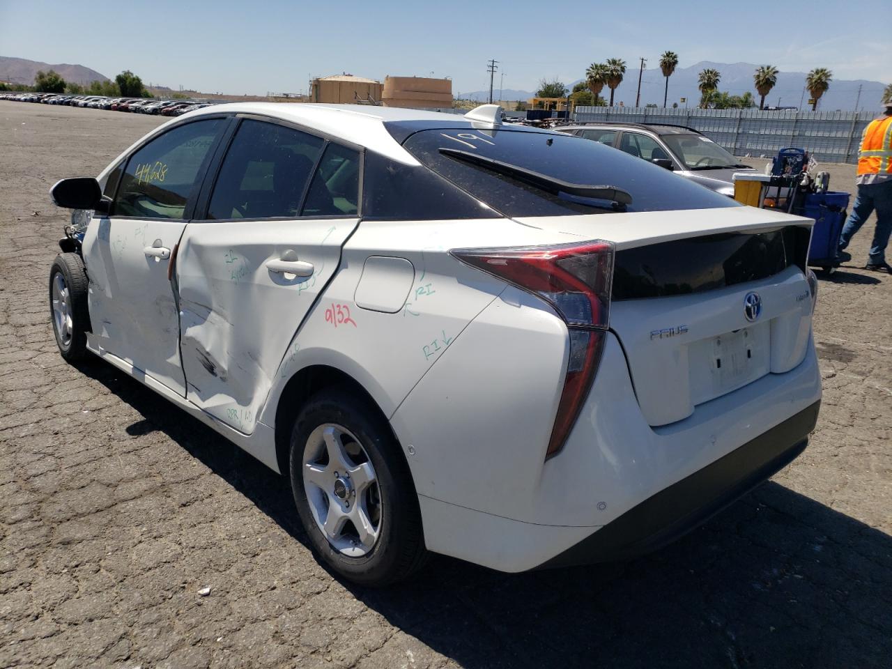 Photo 3 from auction – 2016 TOYOTA PRIUS with VIN JTDKARFU0G3020360
