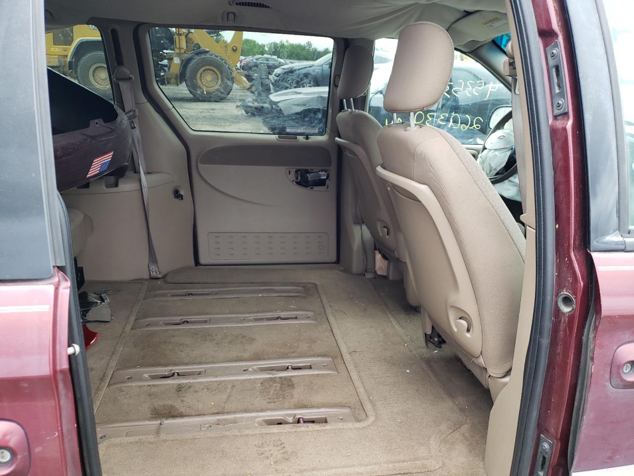 Photo 6 from auction – 2001 DODGE GRAND CARA with VIN 2B4GP44351R245239