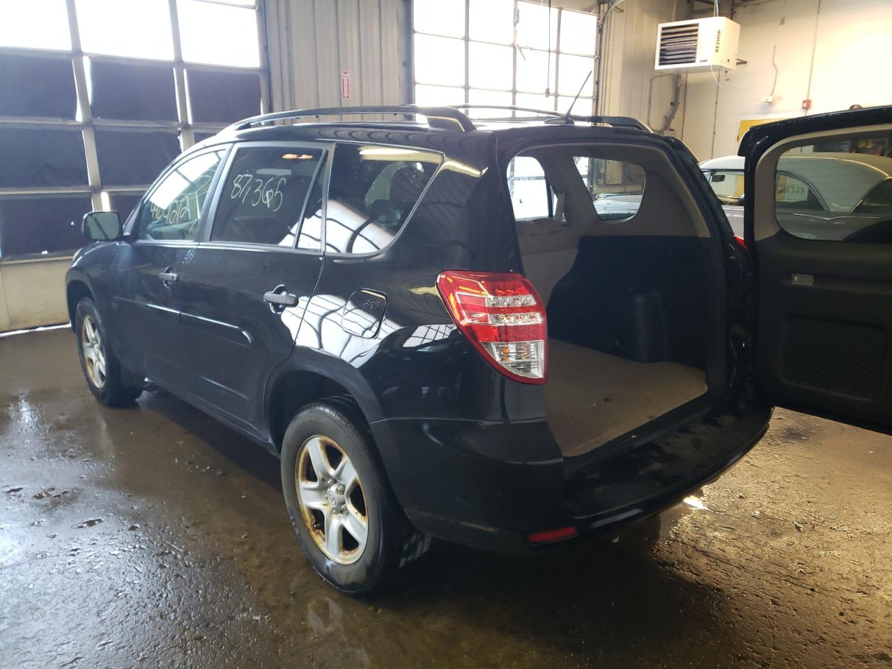 Photo 3 from auction – 2010 TOYOTA RAV4 with VIN JTMBF4DV9A5017923