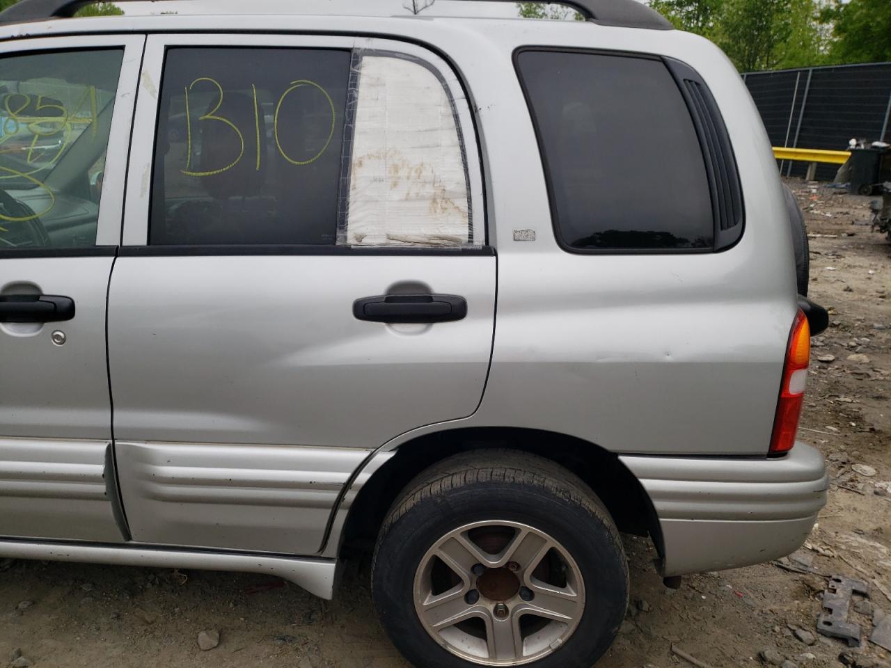 Photo 9 from auction – 2003 CHEVROLET TRACKER LT with VIN 2CNBE634836930943