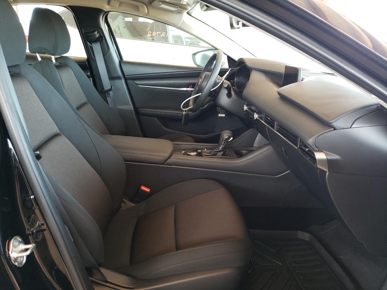 Photo 5 from auction – 2021 MAZDA 3 with VIN JM1BPAAL0M1312841