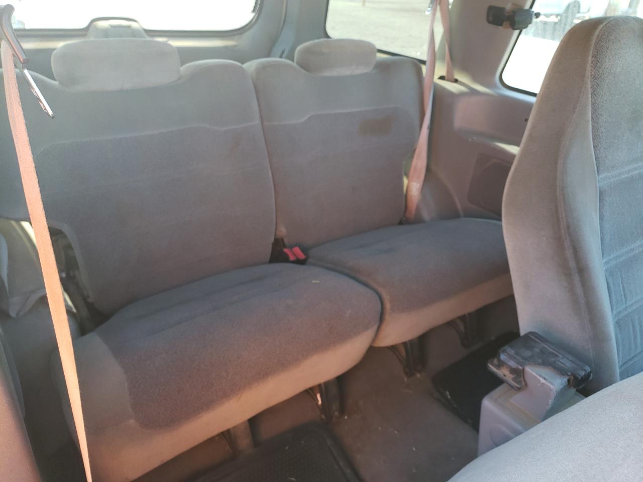 Photo 6 from auction – 2000 FORD EXPLORER S with VIN 1FMYU60E8YUB10266