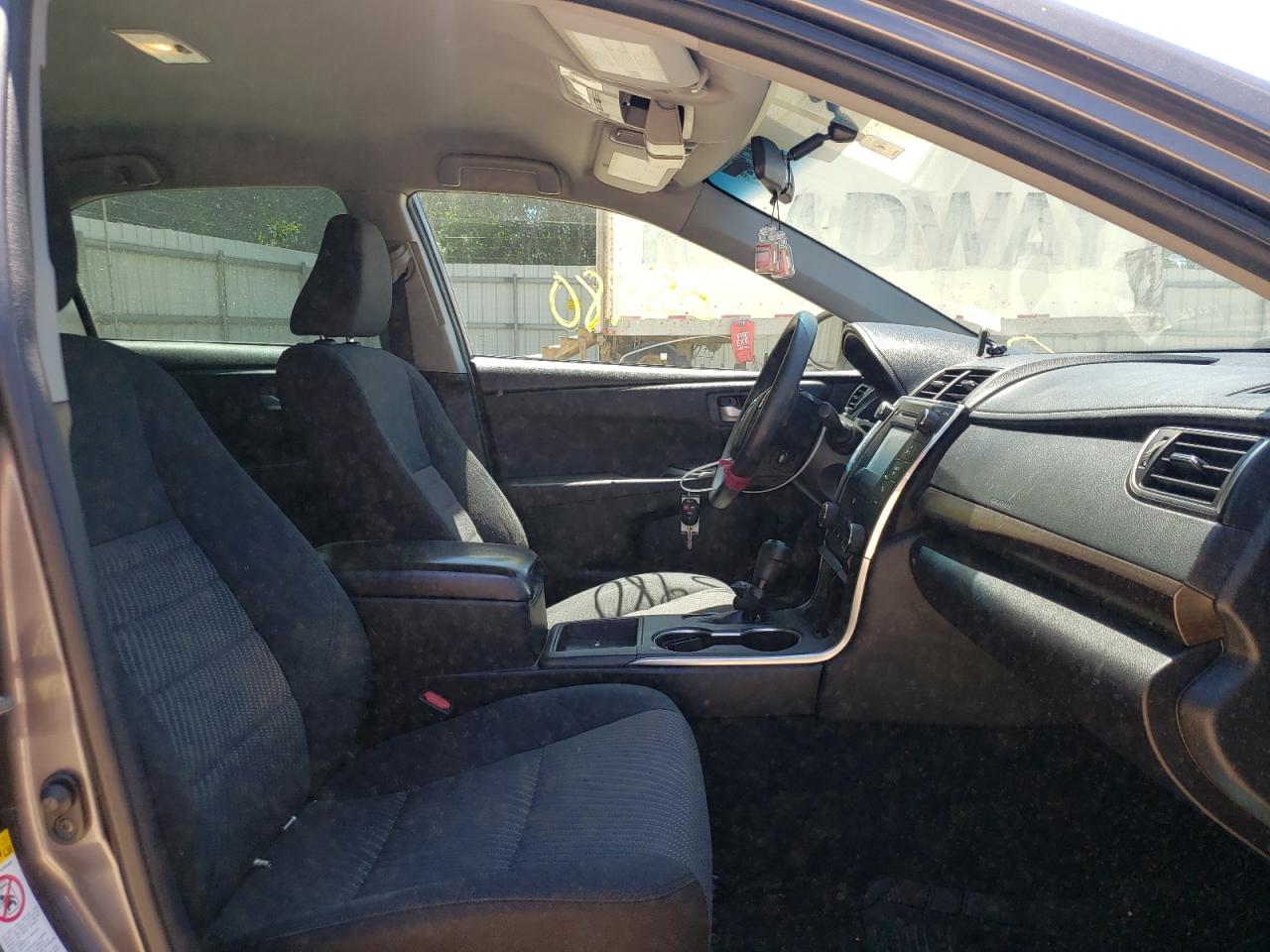 Photo 5 from auction – 2017 TOYOTA CAMRY LE with VIN 4T1BF1FK3HU801026