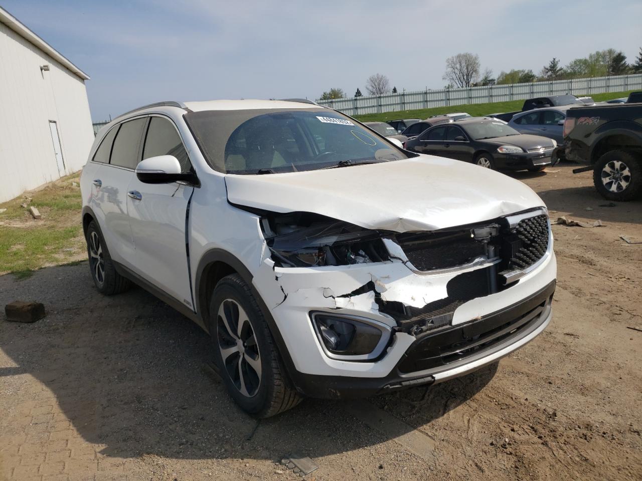 KIA SORENTO EX 2016 with VIN 5XYPHDA16GG138734 - Photo from auction