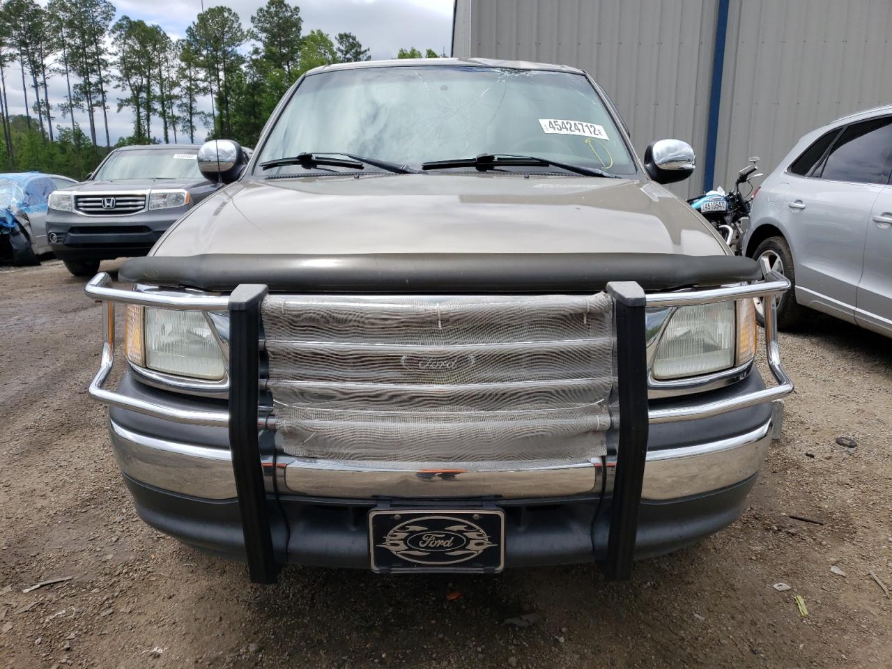 Photo 9 from auction – 2001 FORD F150 with VIN 2FTRX07L01CA97570