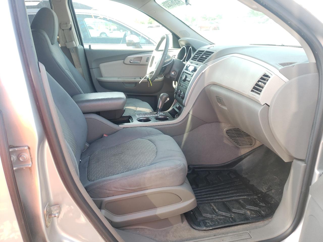 Photo 5 from auction – 2011 CHEVROLET TRAVERSE L with VIN 1GNKVGED2BJ124418