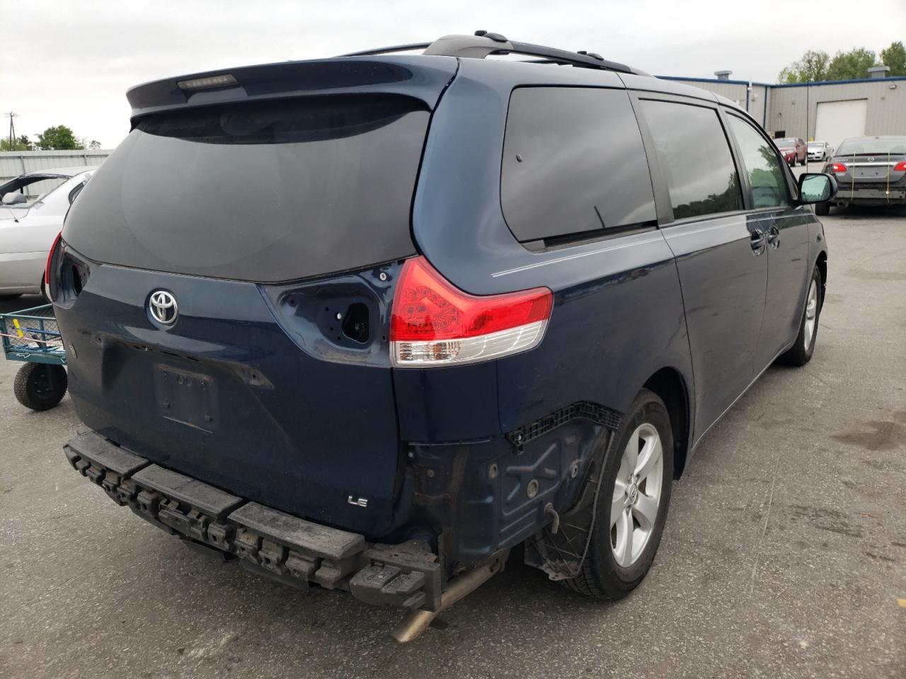 Photo 4 from auction – 2011 TOYOTA SIENNA LE with VIN 5TDKK3DC9BS153940