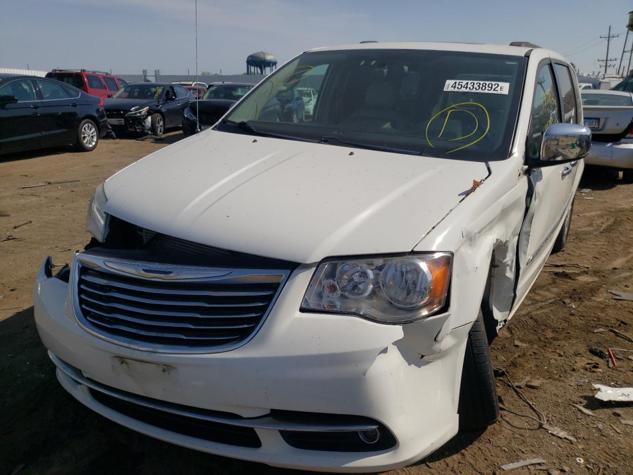 Photo 2 from auction – 2012 CHRYSLER TOWN & COU with VIN 2C4RC1CG4CR162740