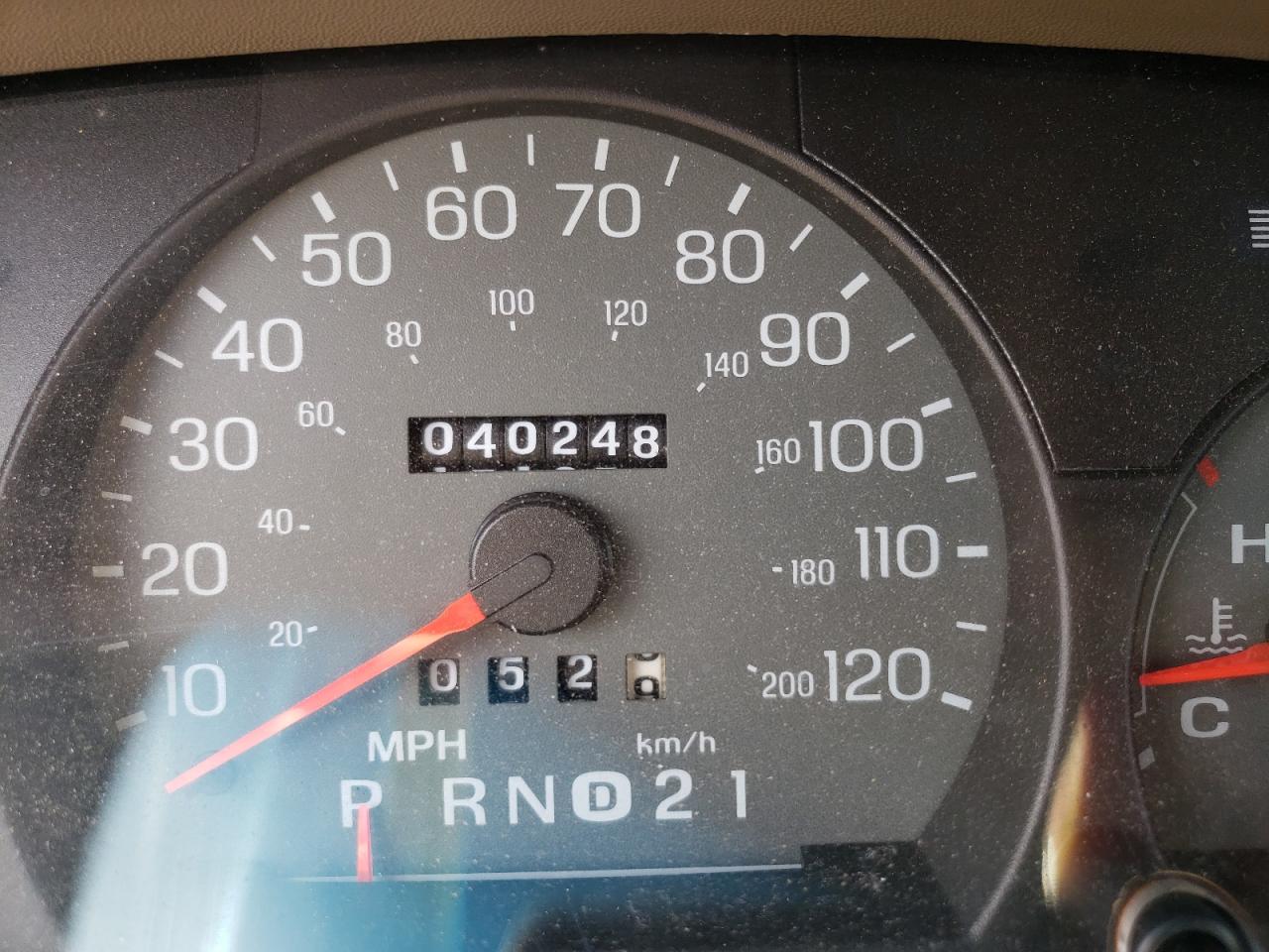 Photo 8 from auction – 2002 MERCURY GRAND MARQ with VIN 2MEFM74WX2X659003