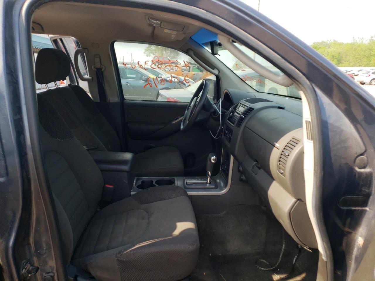 Photo 5 from auction – 2005 NISSAN PATHFINDER with VIN 5N1AR18W95C703946