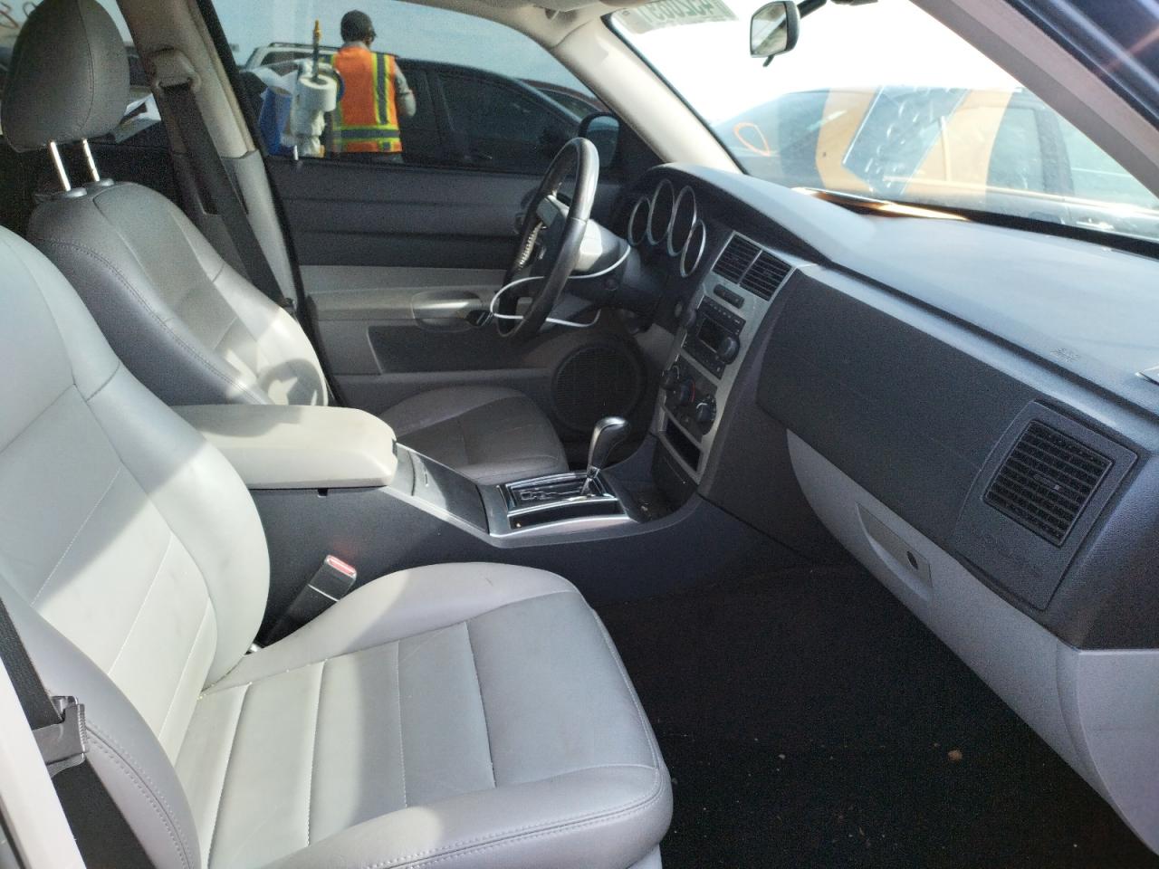 Photo 5 from auction – 2006 DODGE CHARGER R/ with VIN 2B3KA53H16H321829