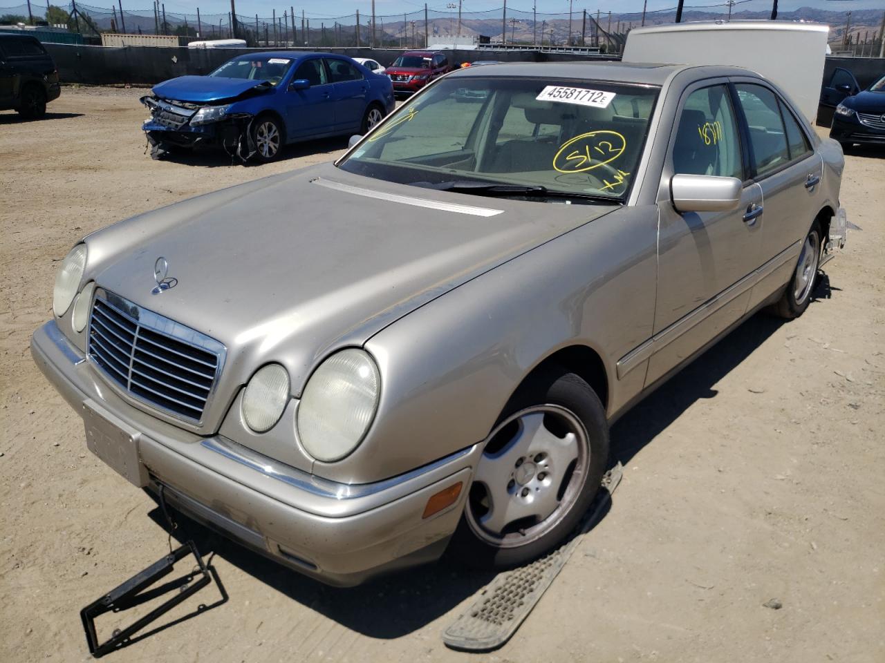 Photo 2 from auction – 1999 MERCEDES-BENZ E 320 with VIN WDBJF65H9XA769197