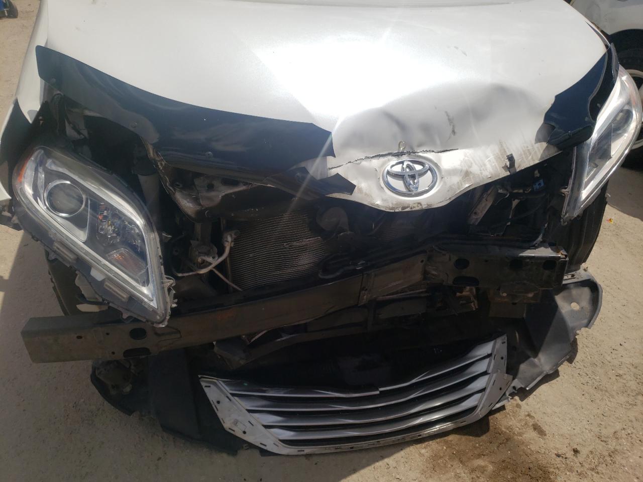 Photo 9 from auction – 2015 TOYOTA SIENNA XLE with VIN 5TDDK3DCXFS097148