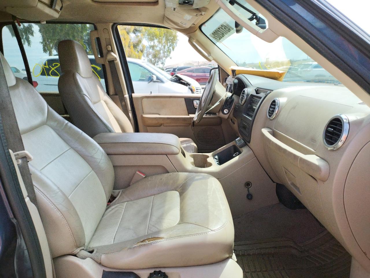 Photo 5 from auction – 2004 FORD EXPEDITION with VIN 1FMFU17L14LB89214