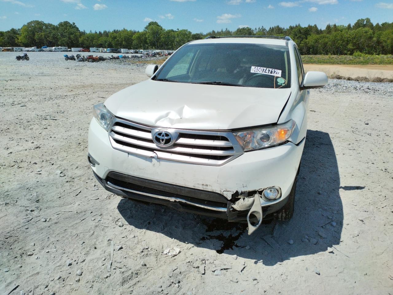 Photo 9 from auction – 2013 TOYOTA HIGHLANDER with VIN 5TDBK3EH0DS216789