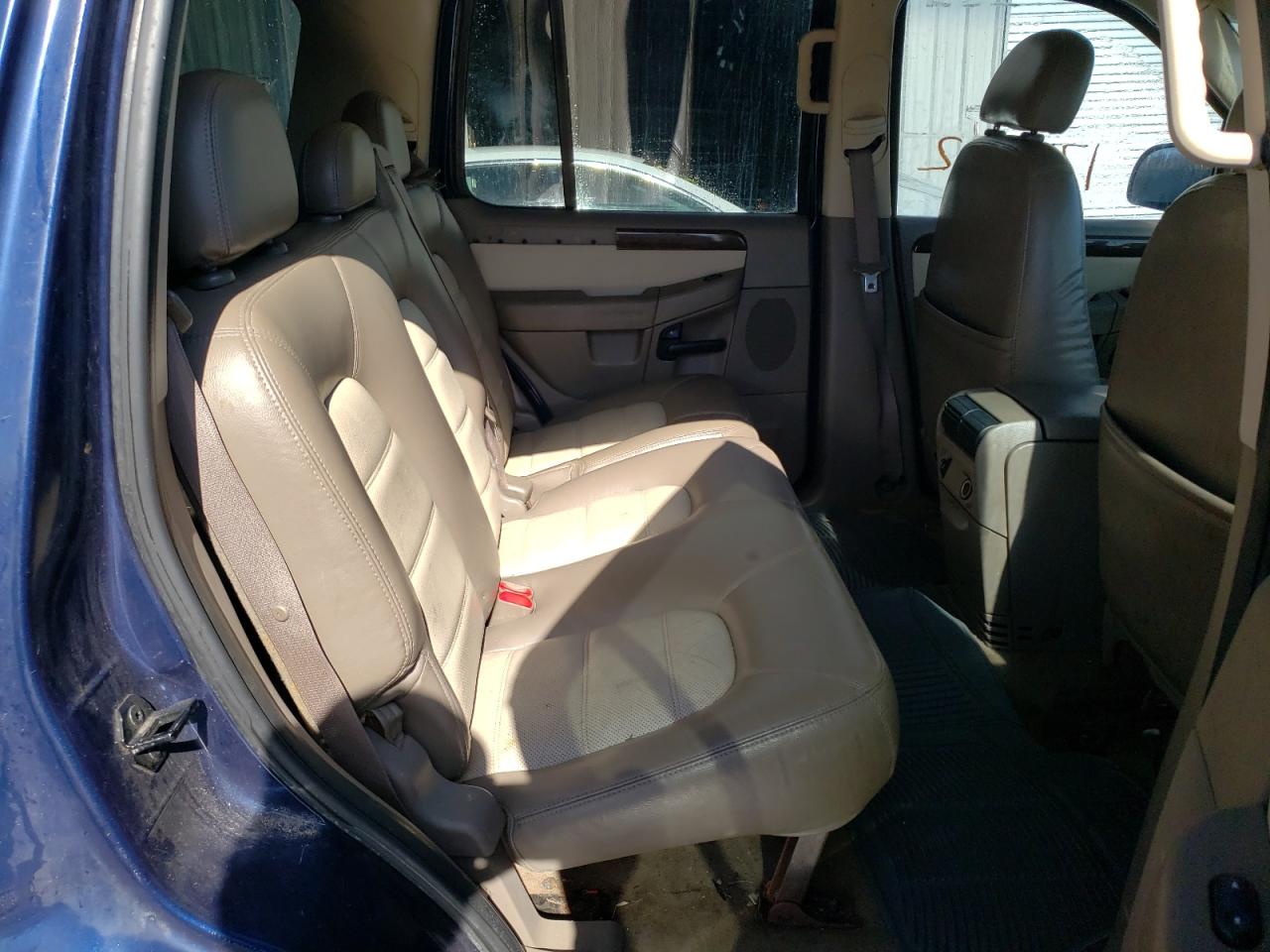 Photo 18 from auction – 2004 FORD EXPLORER E with VIN 1FMZU74W94UB00188