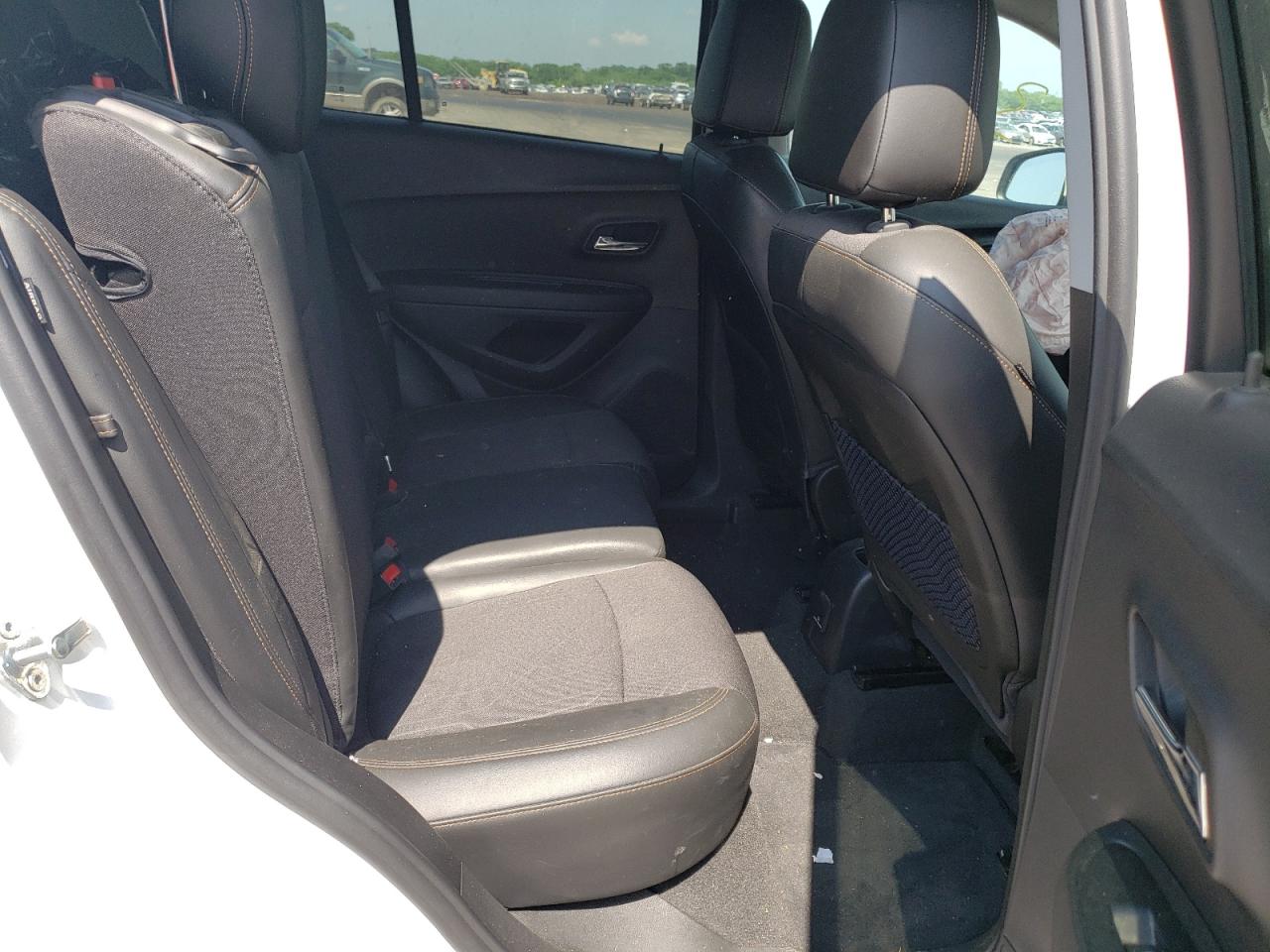 Photo 18 from auction – 2019 CHEVROLET TRAX 1LT with VIN 3GNCJLSB0KL363549