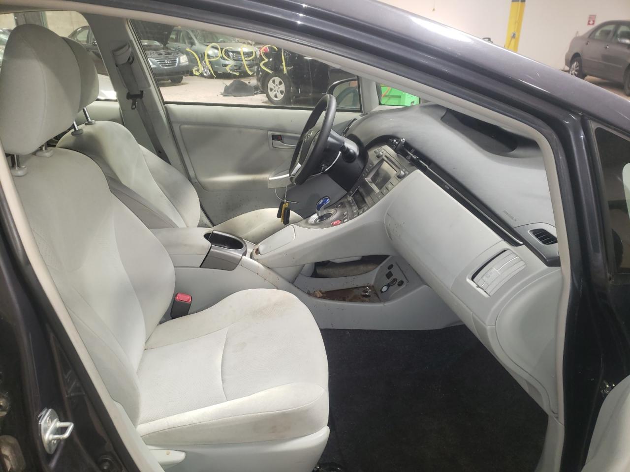 Photo 5 from auction – 2013 TOYOTA PRIUS with VIN JTDKN3DU6D5665101