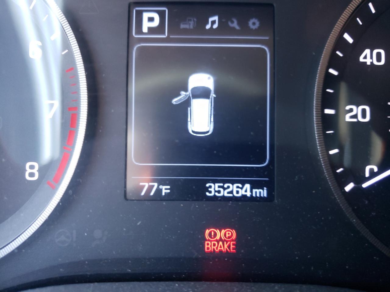 Photo 8 from auction – 2017 HYUNDAI TUCSON LIM with VIN KM8J3CA49HU550800