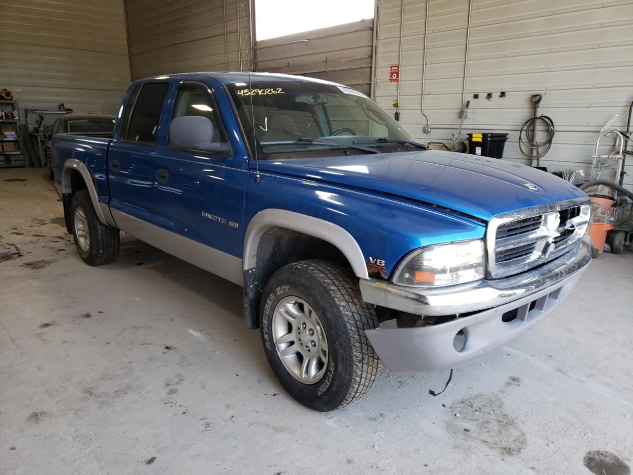 DODGE DAKOTA QUA 2000 with VIN 1B7GG2AN8YS664031 - Photo from auction