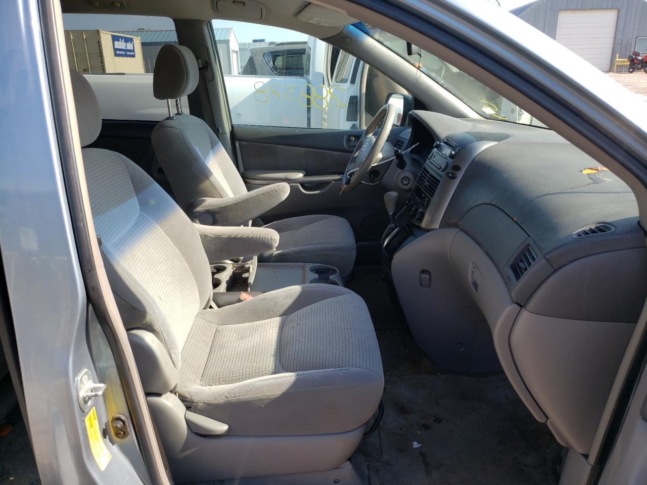 Photo 5 from auction – 2006 TOYOTA SIENNA CE with VIN 5TDZA23C36S427989