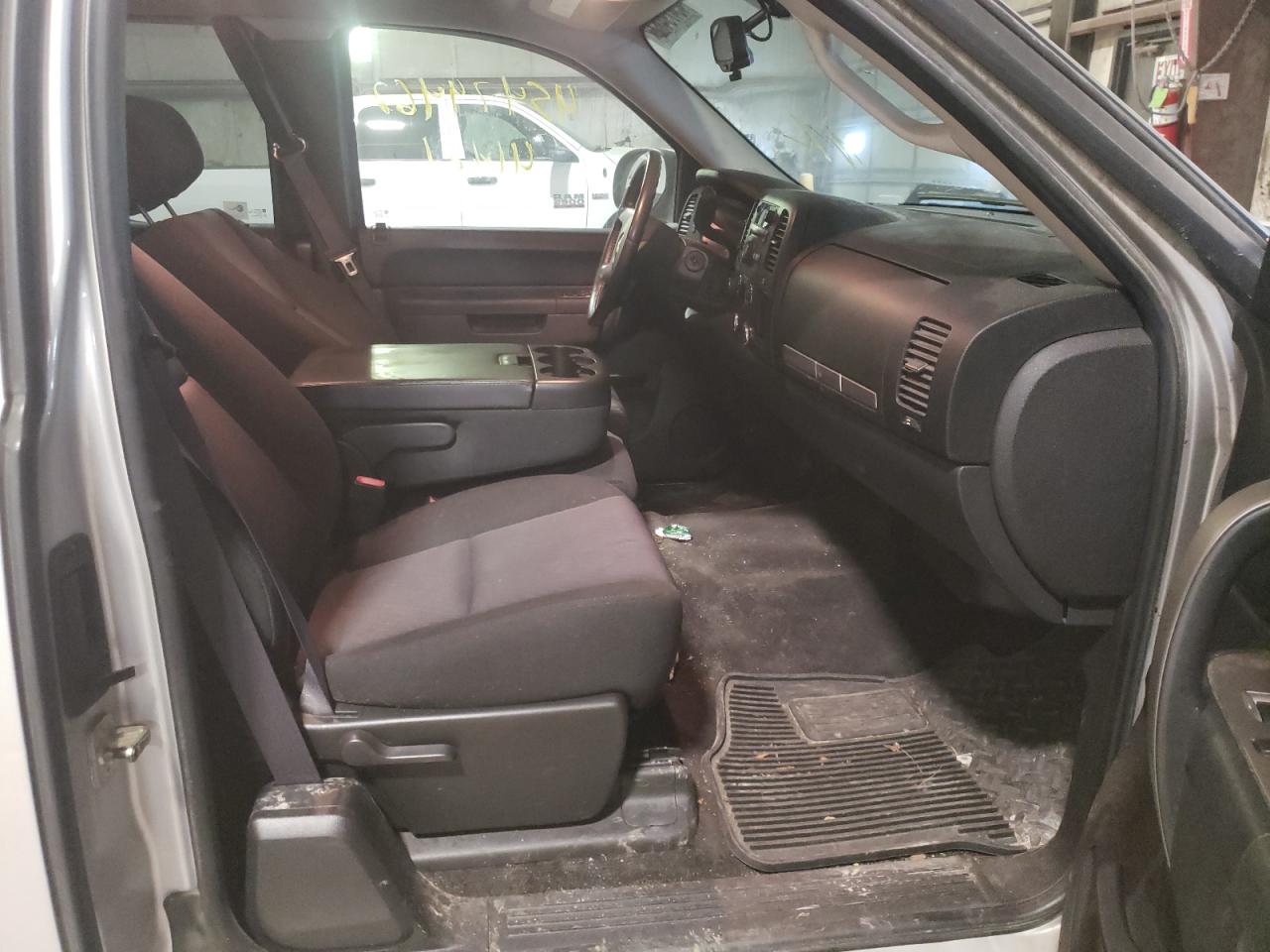 Photo 5 from auction – 2011 CHEVROLET SILVERADO with VIN 1GCRKSE34BZ161479