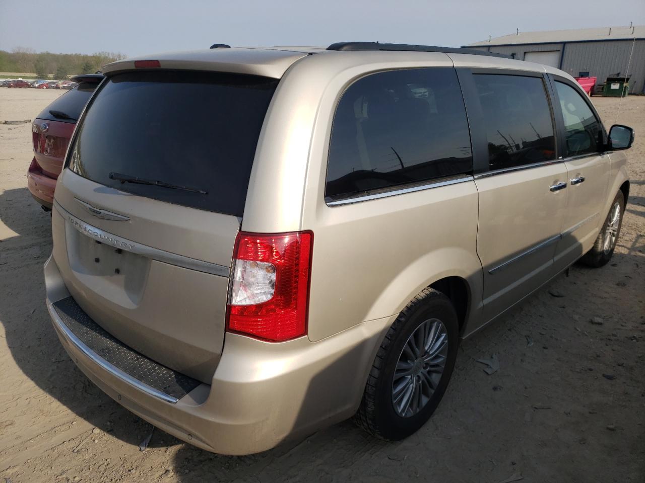 Photo 4 from auction – 2014 CHRYSLER TOWN & COU with VIN 2C4RC1CG6ER199887