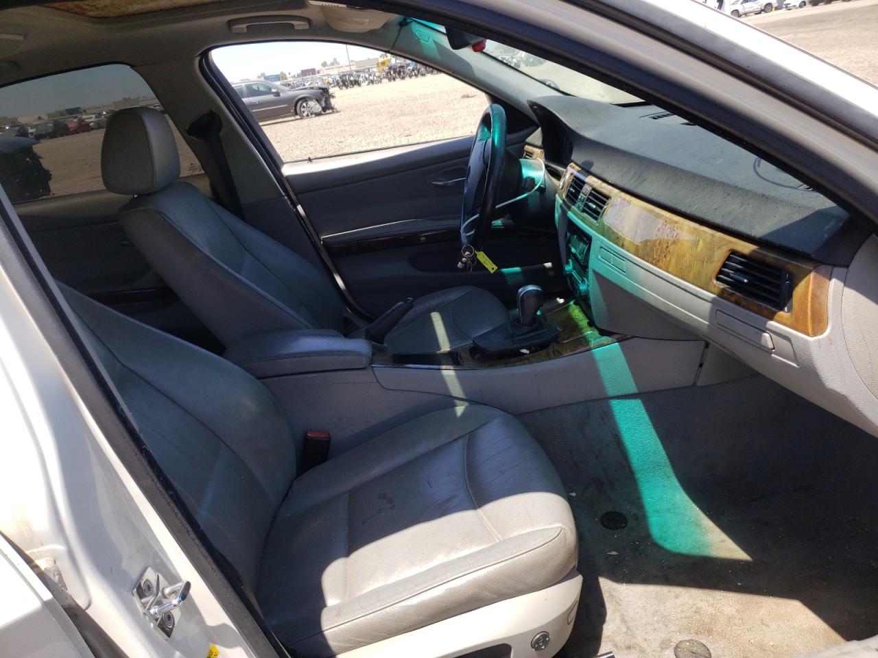 Photo 5 from auction – 2006 BMW 325 I with VIN WBAVB13546KX40979