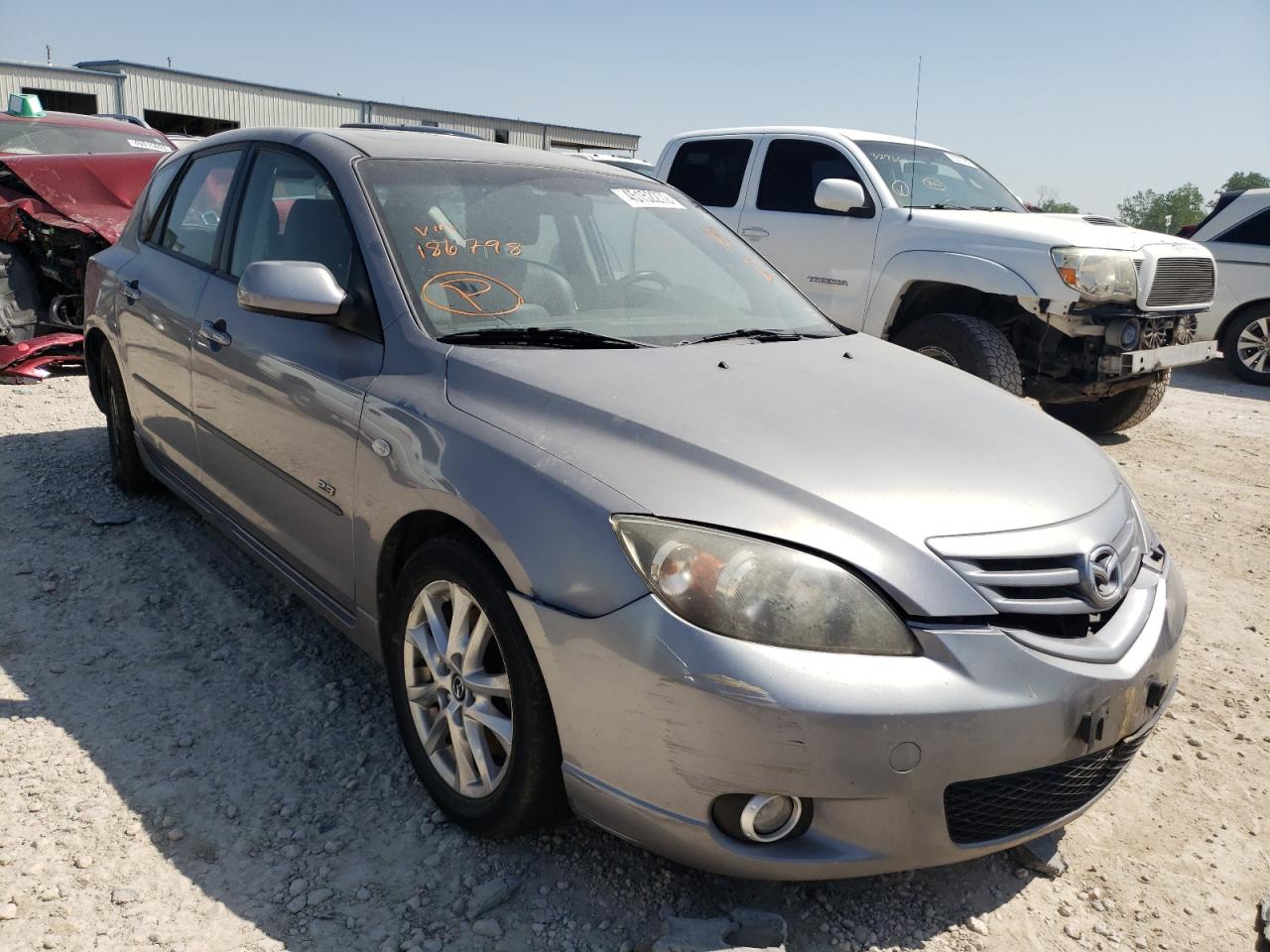 MAZDA 3 HATCHBAC 2004 مع رقم تعريف المركبة JM1BK343X41186798 - صورة من المزاد
