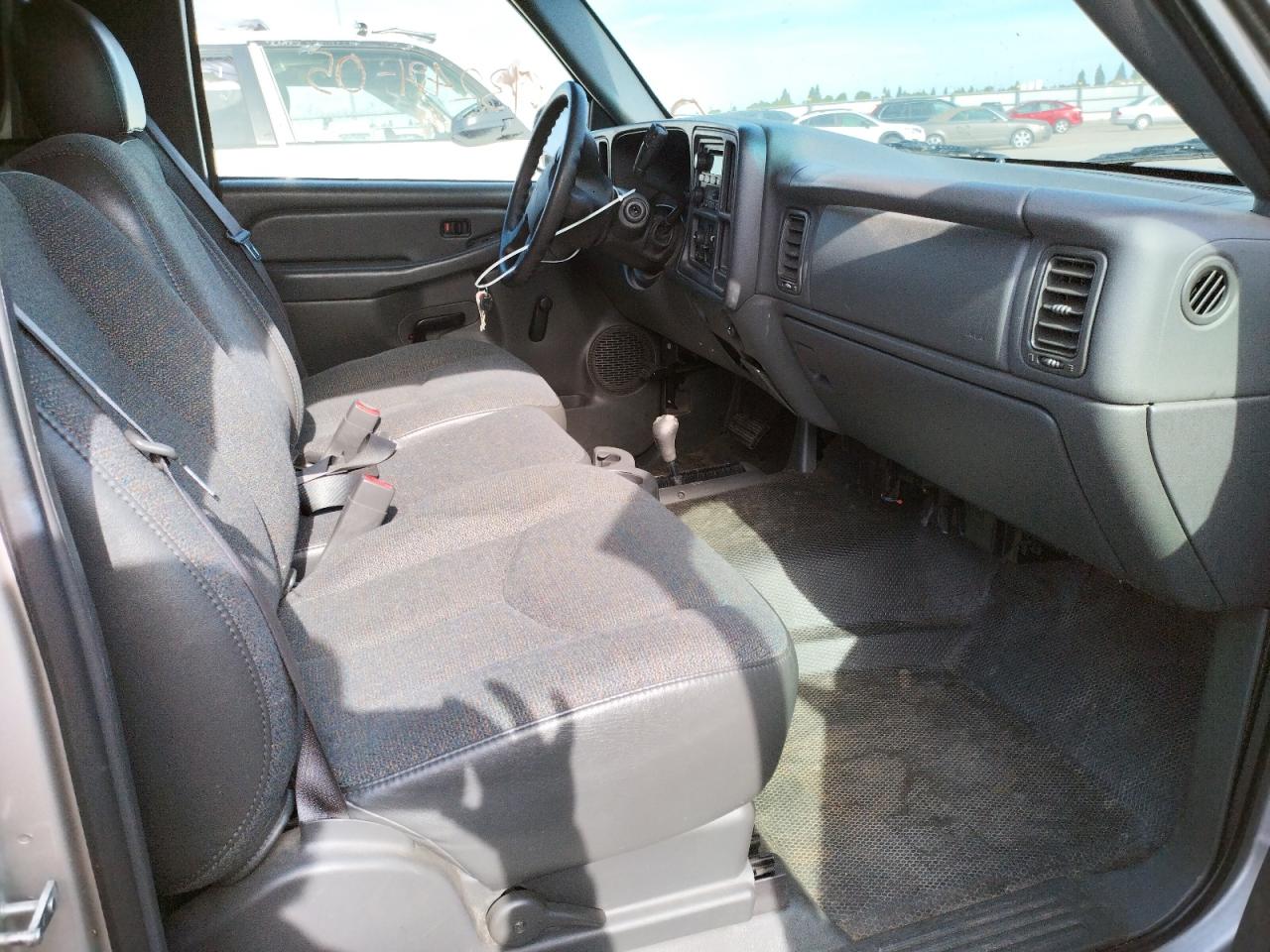 Photo 5 from auction – 2005 CHEVROLET SILVERADO with VIN 1GCEK14V35Z186423