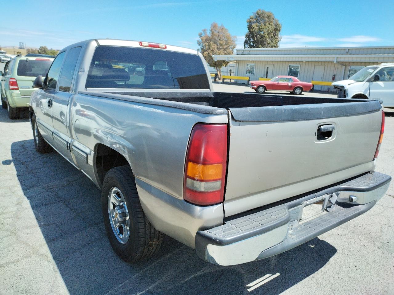 Photo 3 from auction – 2001 CHEVROLET SILVERADO with VIN 2GCEC19V111280535