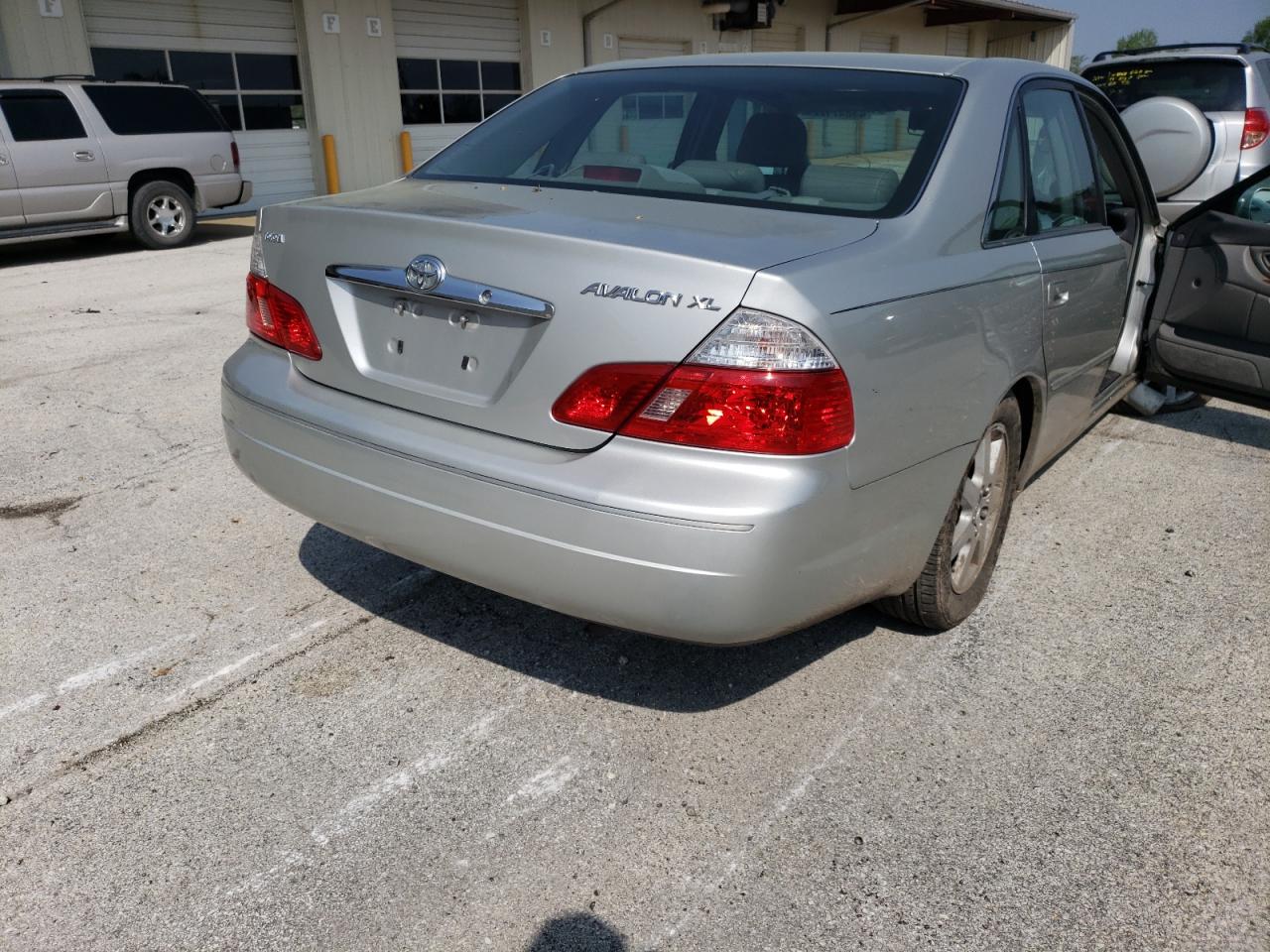 Photo 4 from auction – 2003 TOYOTA AVALON XL with VIN 4T1BF28B33U332323