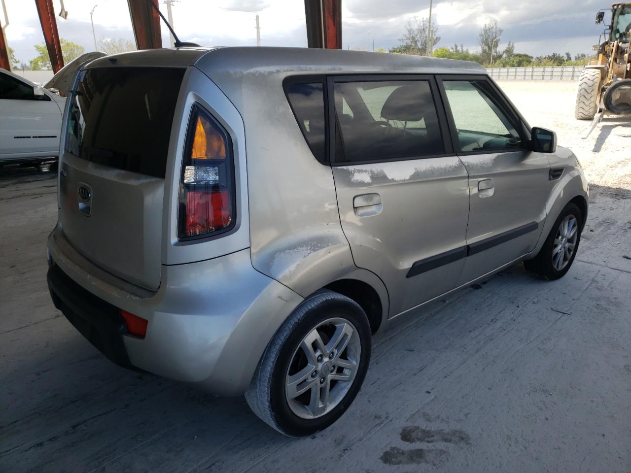 Фото 4 с аукциона – 2011 KIA SOUL + с VIN KNDJT2A23B7262578