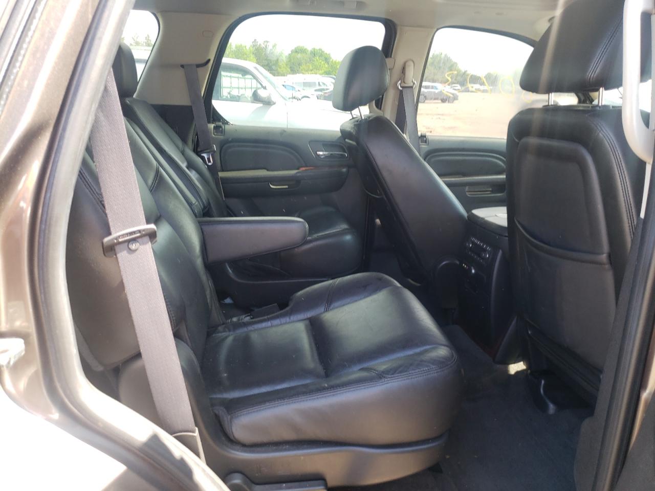 Photo 6 from auction – 2011 CADILLAC ESCALADE L with VIN 1GYS4BEF6BR311463