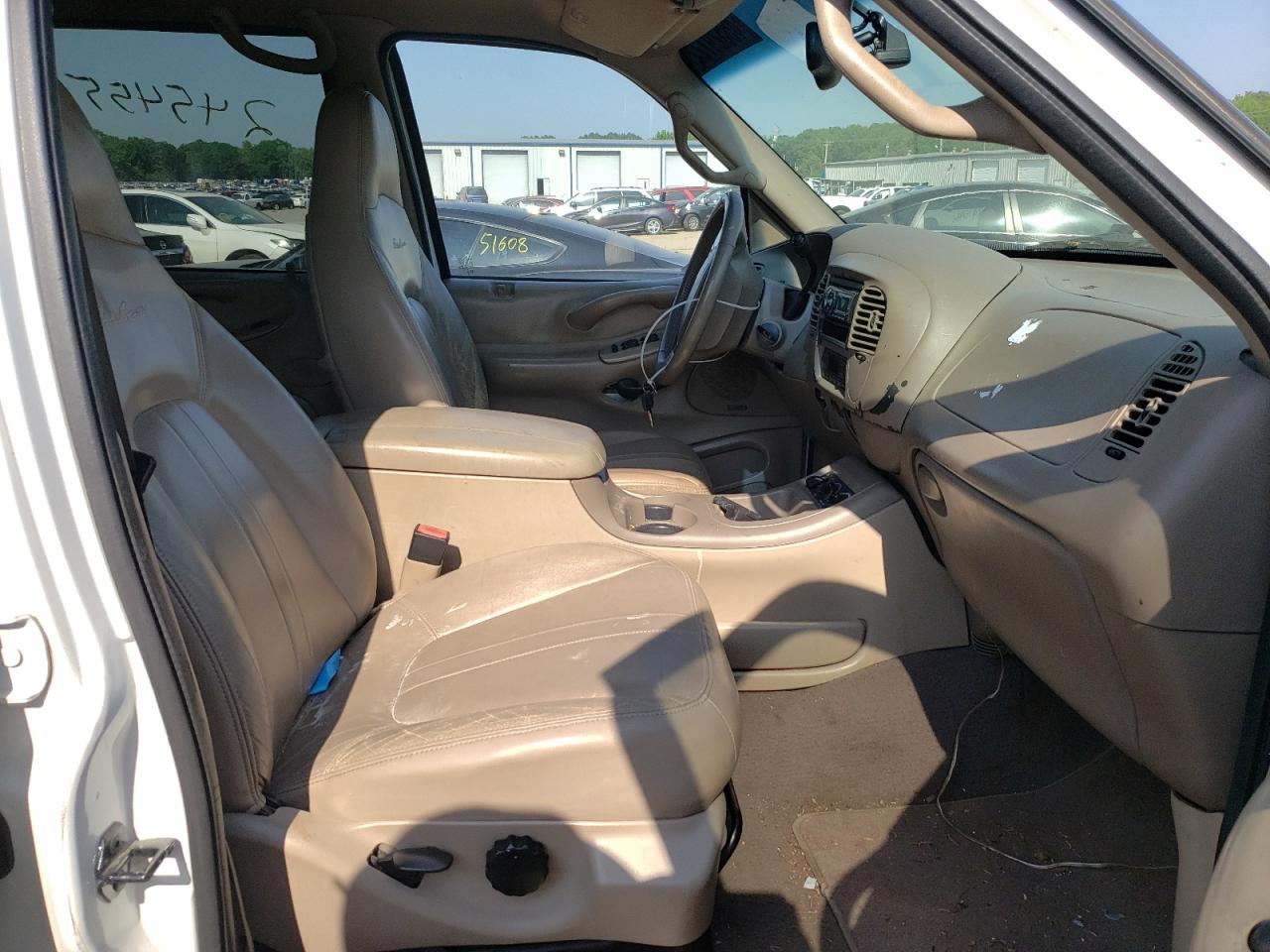 Photo 5 from auction – 2001 FORD EXPEDITION with VIN 1FMRU17L51LB04125
