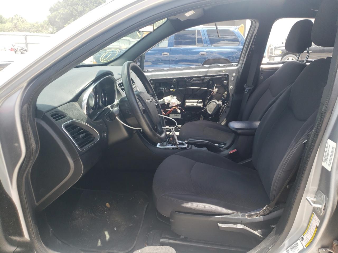 Photo 5 from auction – 2014 CHRYSLER 200 LX with VIN 1C3CCBAB3EN123354
