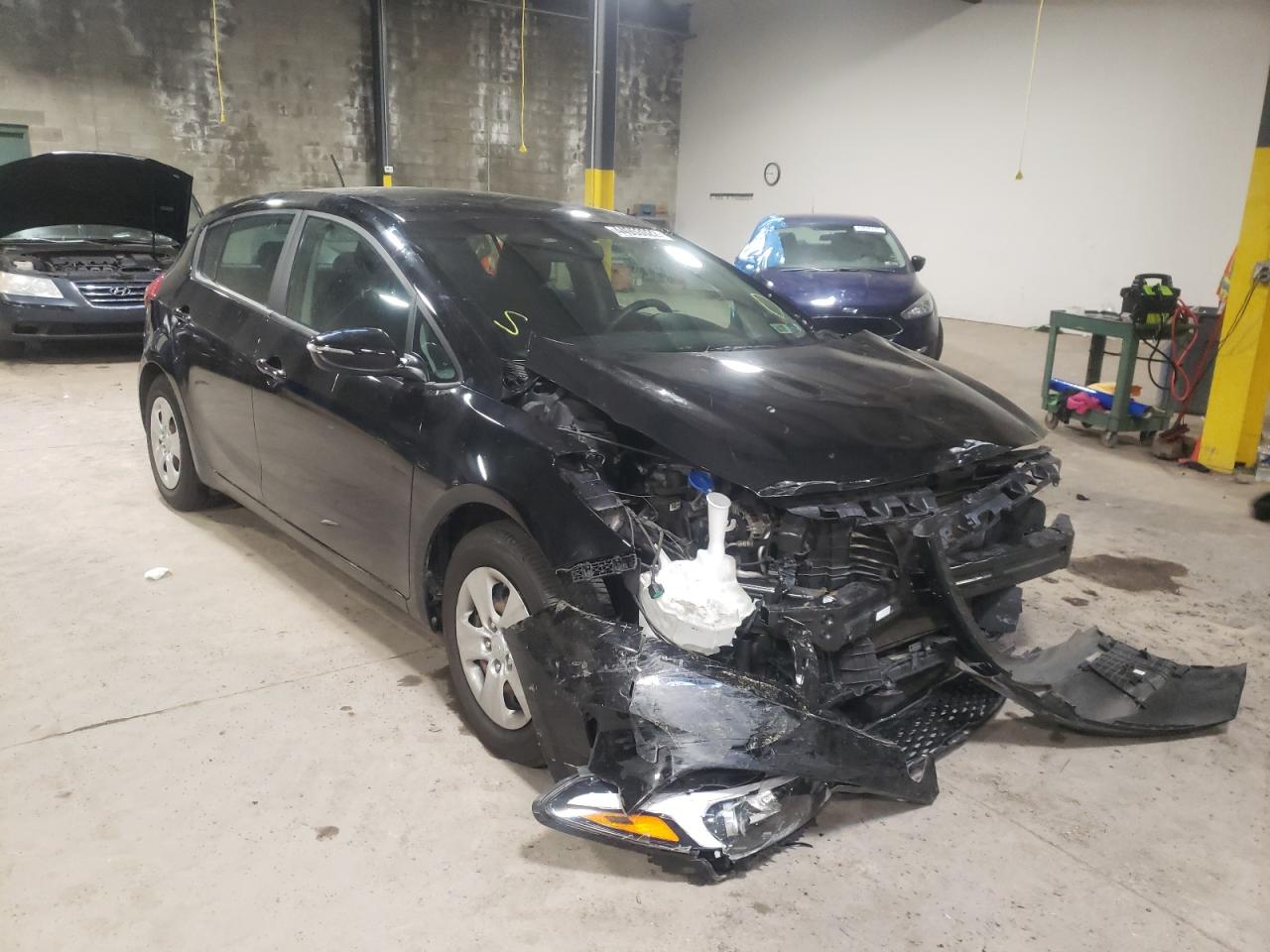 KIA FORTE LX 2017 with VIN KNAFK5A81H5679343 - Photo from auction