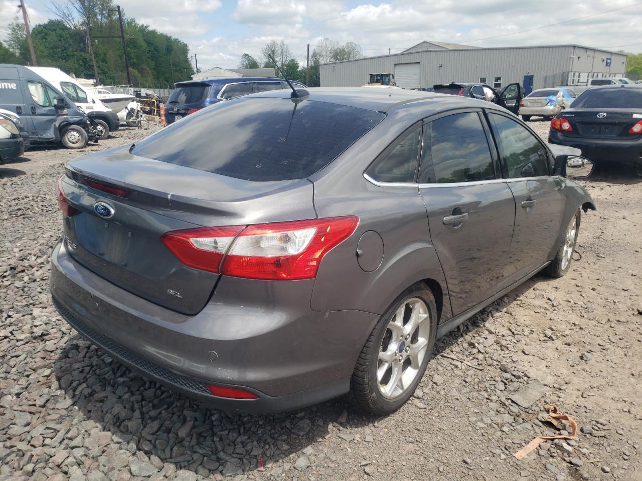 Photo 4 from auction – 2012 FORD FOCUS SEL with VIN 1FAHP3H22CL412922