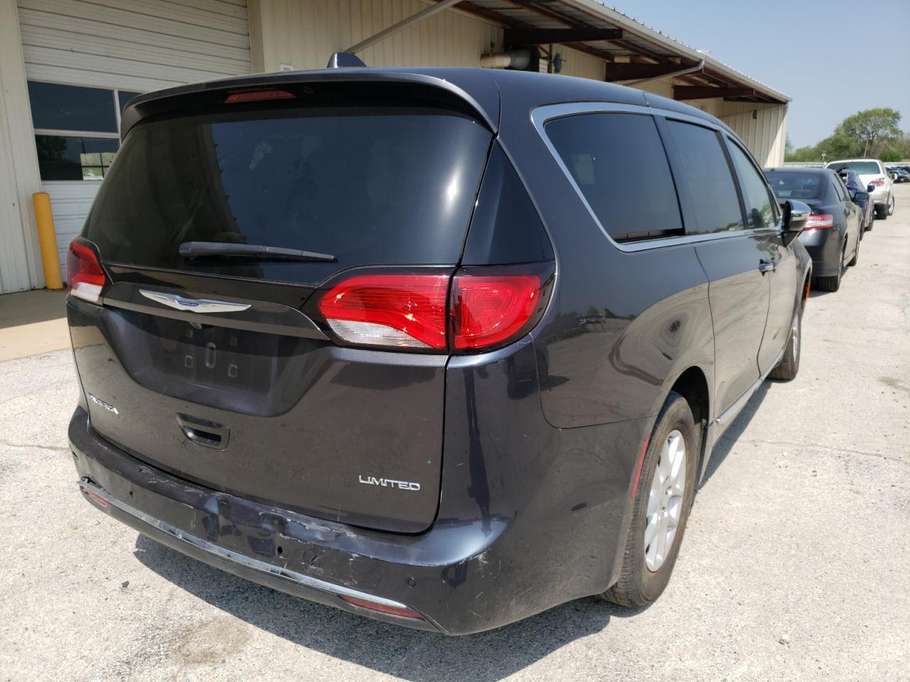 Photo 4 from auction – 2020 CHRYSLER PACIFICA L with VIN 2C4RC1GG7LR176321