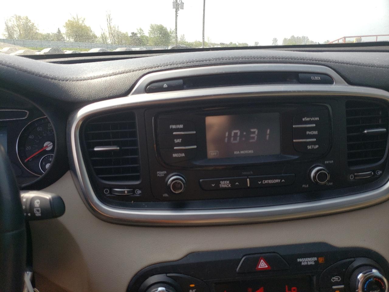 Photo 9 from auction – 2016 KIA SORENTO EX with VIN 5XYPHDA16GG138734