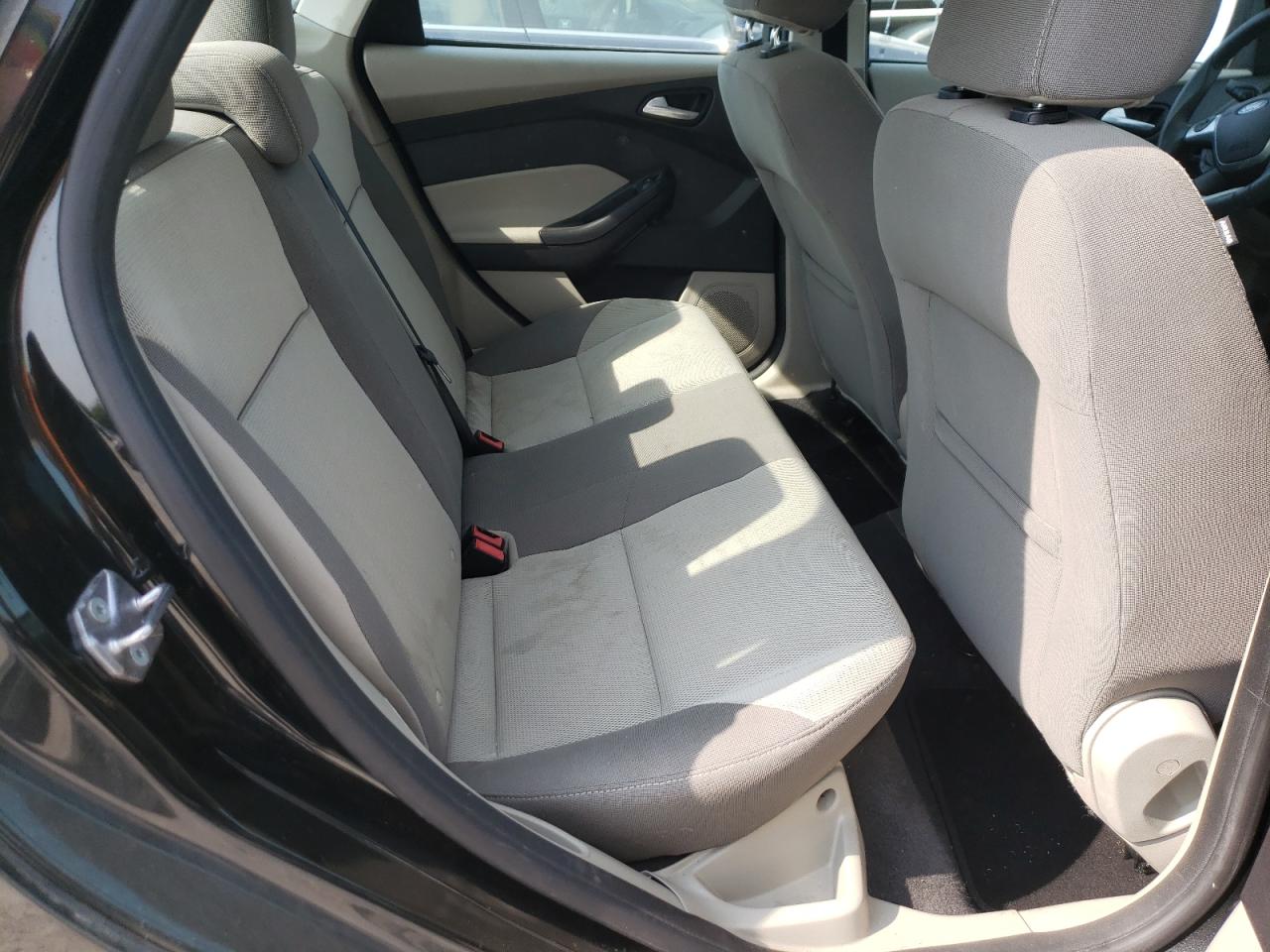 Photo 6 from auction – 2014 FORD FOCUS SE with VIN 1FADP3F23EL422301