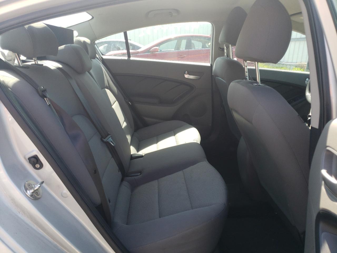 Photo 18 from auction – 2017 KIA FORTE LX with VIN 3KPFK4A74HE158402