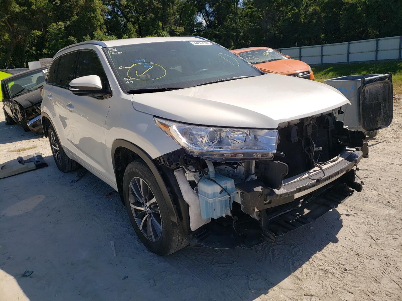 TOYOTA HIGHLANDER 2017 with VIN 5TDJZRFH7HS517901 - Photo from auction
