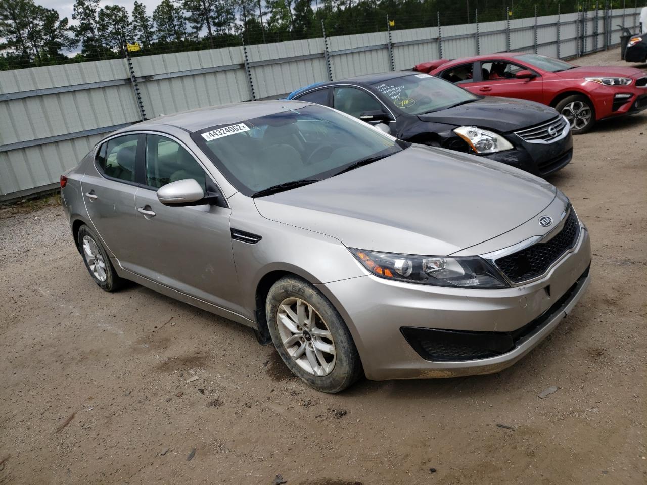 KIA OPTIMA LX 2011 مع رقم تعريف المركبة KNAGM4A7XB5053670 - صورة من المزاد