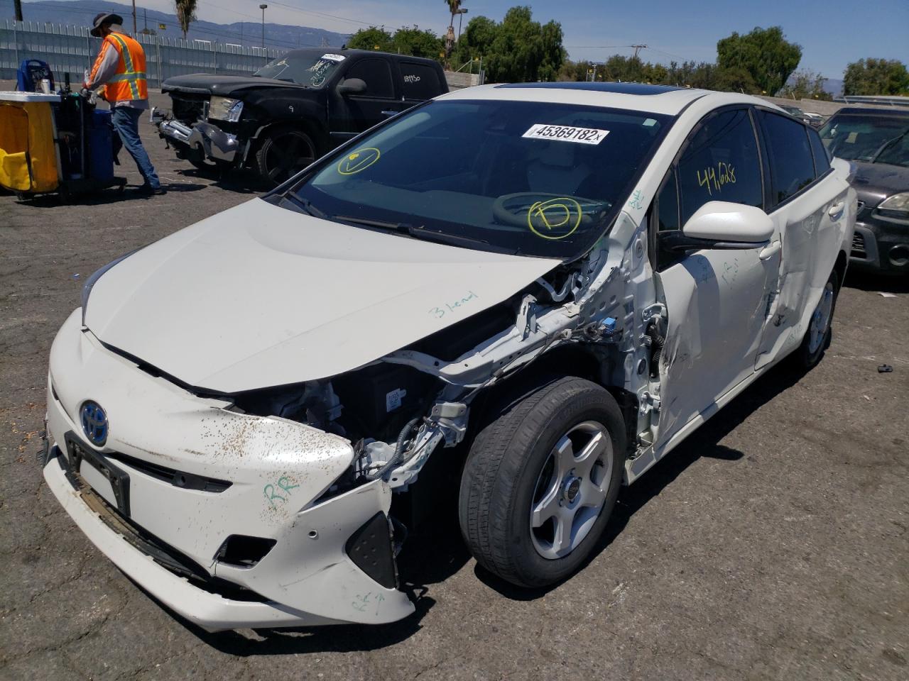 Photo 2 from auction – 2016 TOYOTA PRIUS with VIN JTDKARFU0G3020360