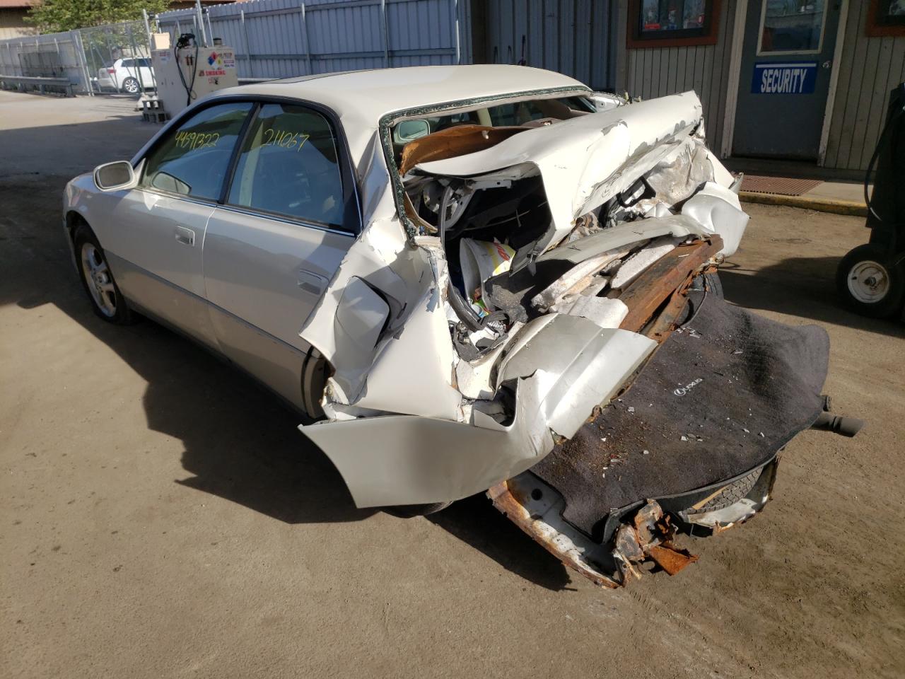 Photo 3 from auction – 2001 LEXUS ES 300 with VIN JT8BF28G010339975