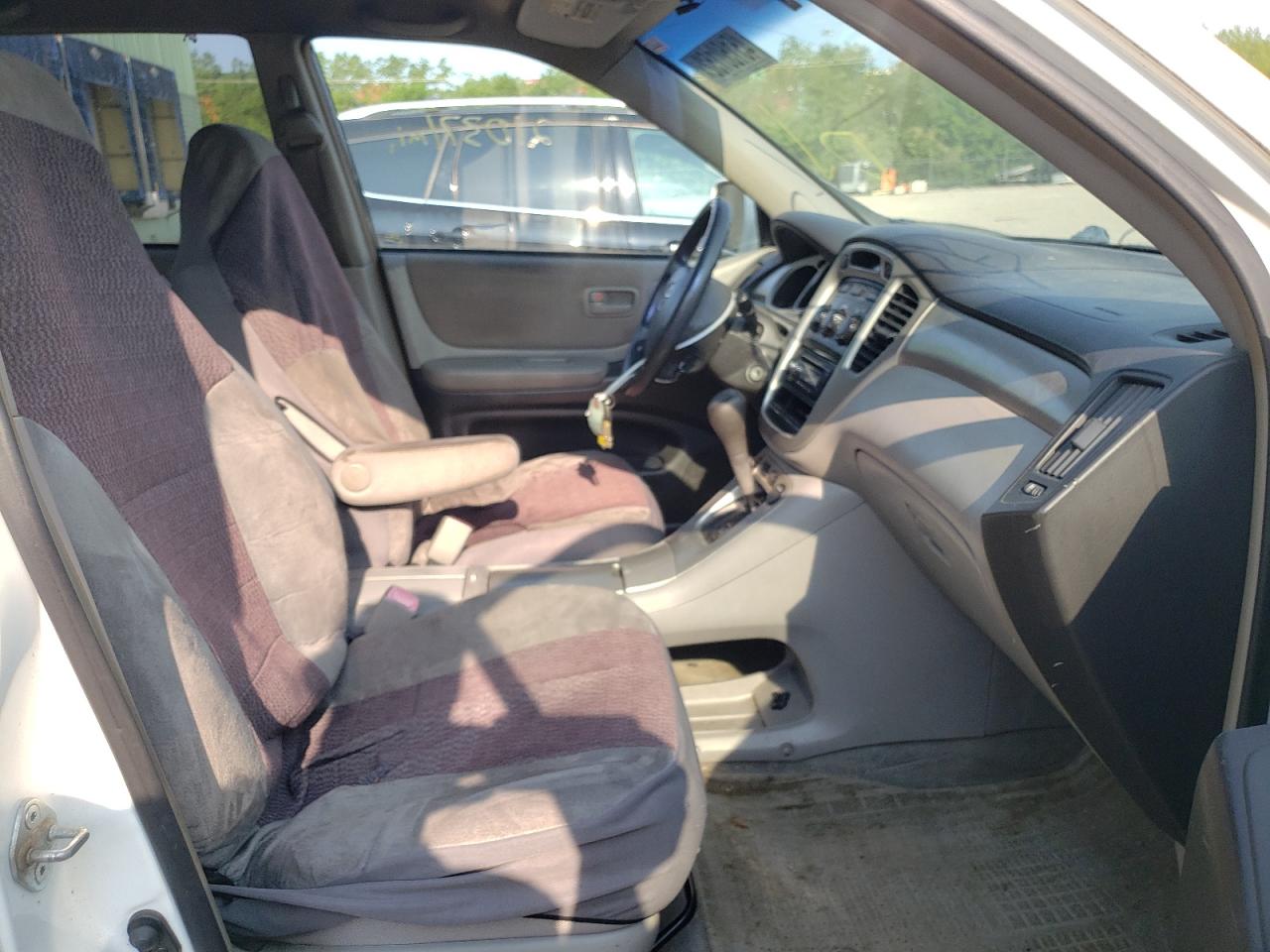 Photo 5 from auction – 2005 TOYOTA HIGHLANDER with VIN JTEGD21A750115753