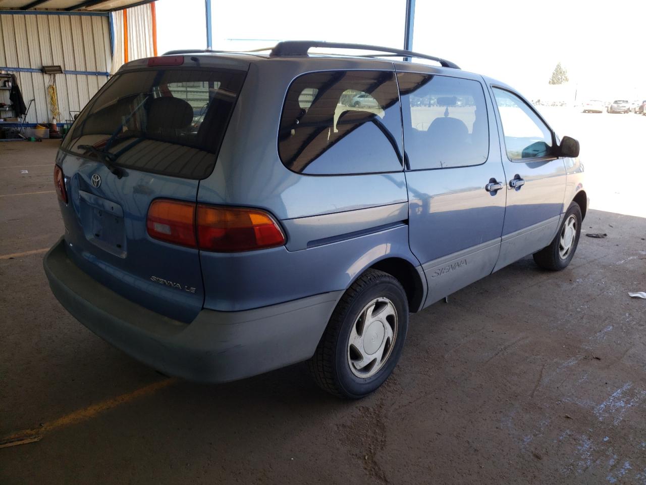 Photo 4 from auction – 2000 TOYOTA SIENNA LE with VIN 4T3ZF13C3YU171236